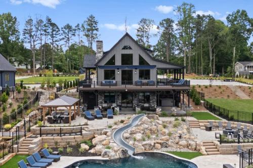 Lake Norman of Catawba House | Gray Fox Lodge by AvantStay WATERSLIDE Pool Theater Sleeps 23
