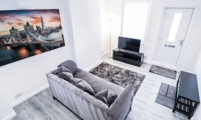 Colchester House | Great 3 Bed Refurbished House