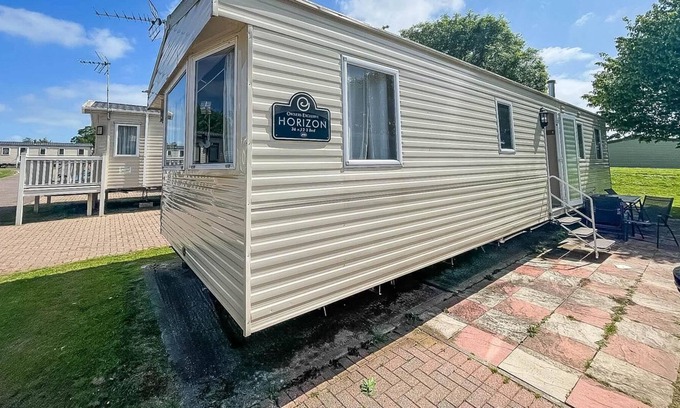 Clacton-on-Sea House | Great 8 berth caravan at Highfield Grange Holiday Park ref 26604P