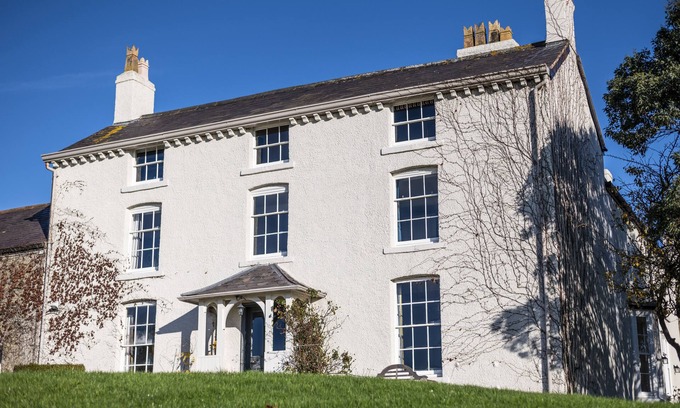 Hendrerwydd House | Great Alder House -Huge Georgian Country House in the Welsh Hills sleeps 12