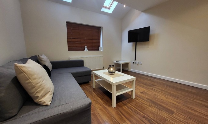 Tooting Apartment | Great Apartment Next To Tooting Bec Tube Station!