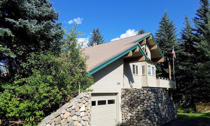 Warm Springs House | GREAT chance for a perfect spot in Ketchum! Late Aug/early Sept dates available!