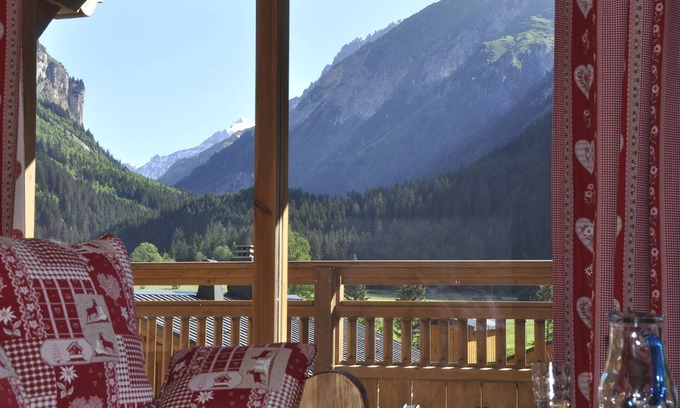 Pralognan-la-Vanoise Apartment | Great comfort and beautiful views at the foot of the slopes, in the center and quiet!