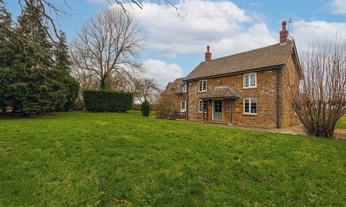 Medbourne House | Great Easton Lodge - Hot Tub Packages Available