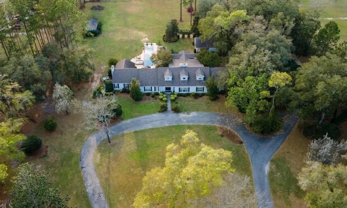 Valdosta House | Great farm house with lap pool, ping pong, pet friendly