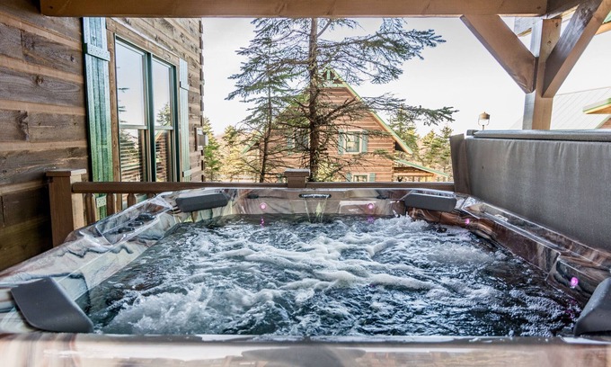 Snowshoe House | Great for Families! Private Hot Tub, Views, Walk to Slopes