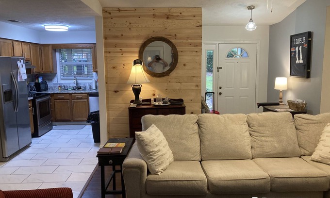 Pickwood House | Great home, perfect for games, graduation, ext. close to downtown