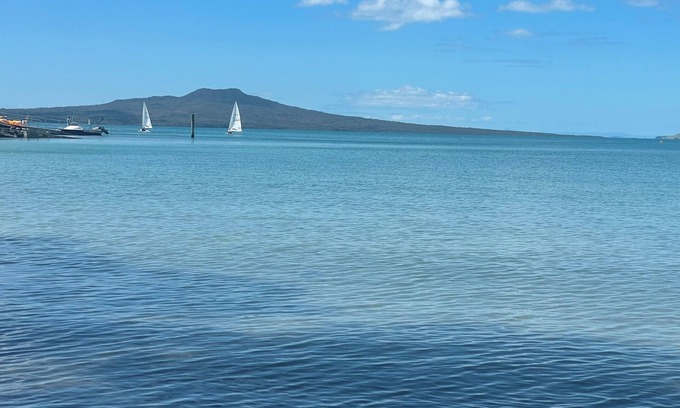Rothesay Bay House | Great location by the Beach on North Shore