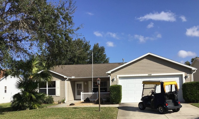 Duval House | Great Location! Fun! Great Home with Golf Cart, BBQ & FREE WiFi included!