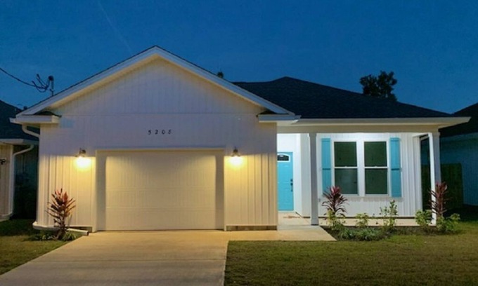 Ono Island House | Great location! Minutes to beach and stores. Clean and Quiet. Fun pingpong table