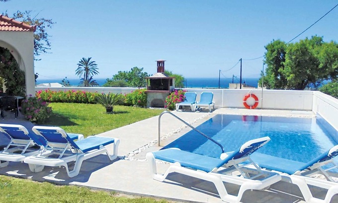 Fanai Villa | Great location to explore the area’s coves & bays