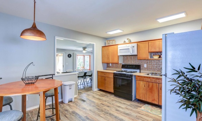 Champaign House | Great neighborhood! 3 bed 2 full bath close to shopping, restaurants, U of I