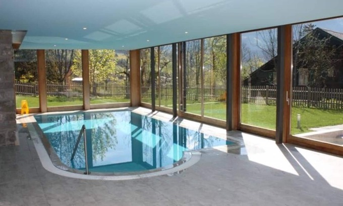 Chateau-d'Oex Apartment | Great view Top floor spacious flat with Pool and Gym