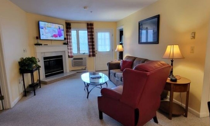 Lincoln House | Great views of Loon Mt from this family vacation condo at the Nordic Inn Resort.