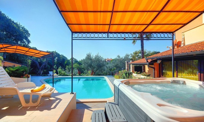 Muntic House | Great villa with private pool, sauna, jacuzzi, fitness
