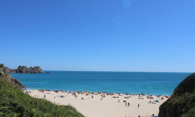 St. Buryan House | Green Fields