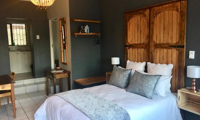 Old Place Apartment | Green Hollow Self catering