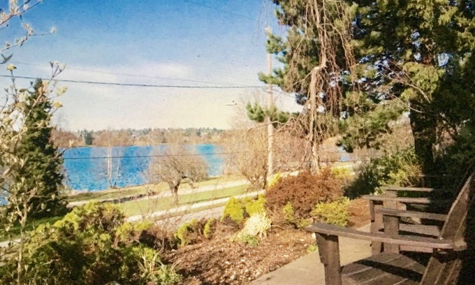 Green Lake Apartment | Green Lake VIEW 2 Bed 1 Bath Modern Apt, Fam Friendly, Cook's Kitchen, Laundry +