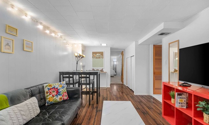 Wallingford Apartment | Green Lake Zen Garden Basement