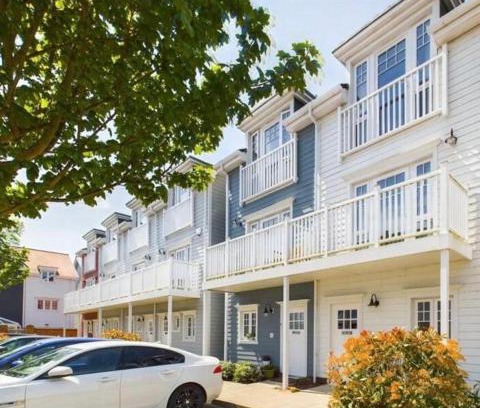 Reading Bed & Breakfast | Green Park 4 bed LUX with parking ,M4 Jct 11