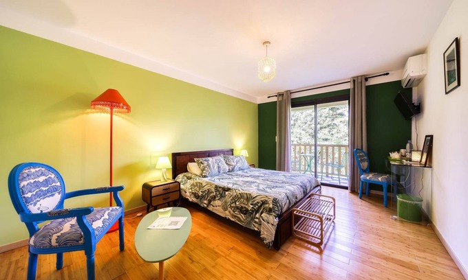 Saint-Andre Apartment | Green room: charm, comfort, calm, large garden, swimming pool, jacuzzi