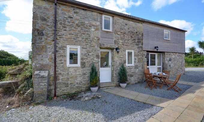 Carnmenellis House | Greenbells - Two Bedroom House, Sleeps 4