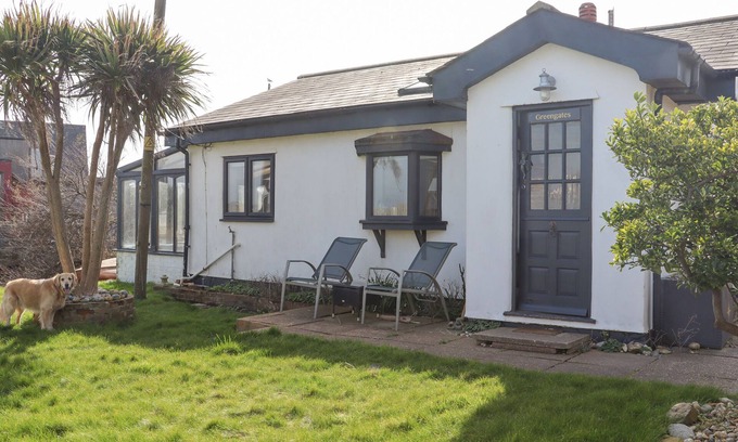 Camber Cottage | GREENGATES, pet friendly, character holiday cottage in Camber