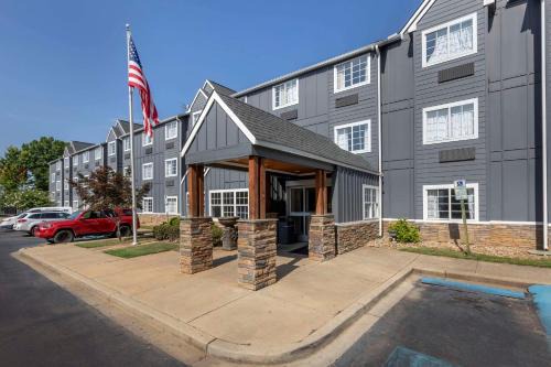 Greenville - Spartanburg Hotel | Greenville Pelham Inn by IHG