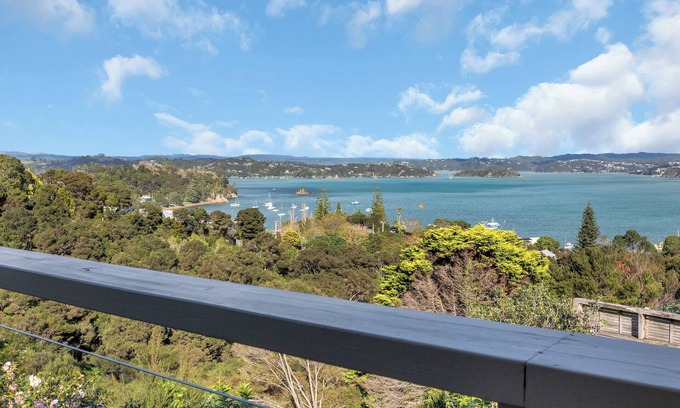 Russell House | Greenways - Russell Holiday Home