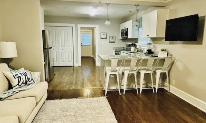 Greer Cottage | Greer Twin Cottage B - Walk to City Park and Downtown Greer
