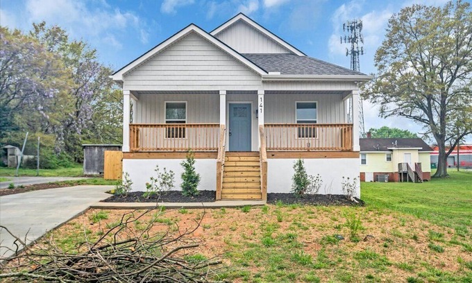 Greer House | Greer Urban Retreat 3-bedroom house near DT Greer!