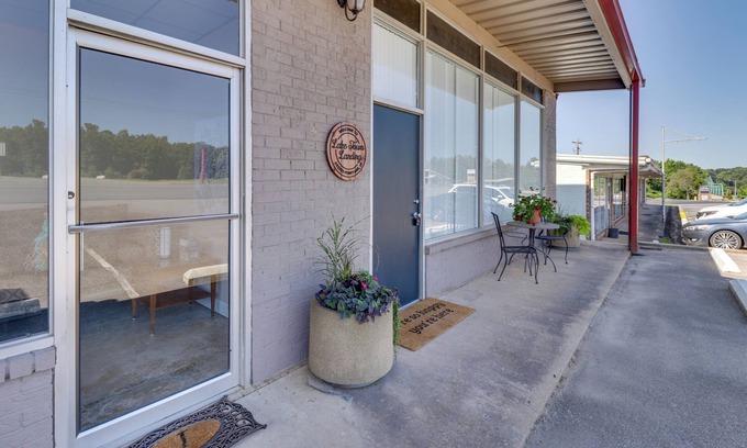 Greers Ferry Condo | Greers Ferry Condo w/Easy Access to Lake!