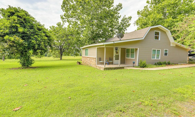 Higden House | Greers Ferry Home w/Fire Pit Near Shiloh Marina!