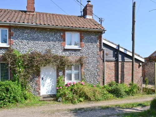 Aldborough House | Grey Ladies