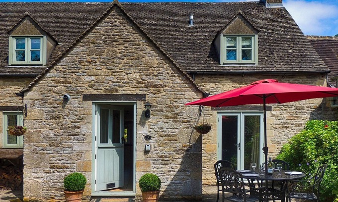Cold Aston Cottage | Greystones Cottage - Luxury - Private Bathroom