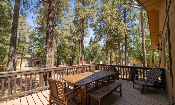 Little Tokyo Cabin | Grizzly's Getaway