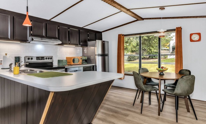 Black Mountain House | Groovy Guest House Walkable to Downtown Black Mtn