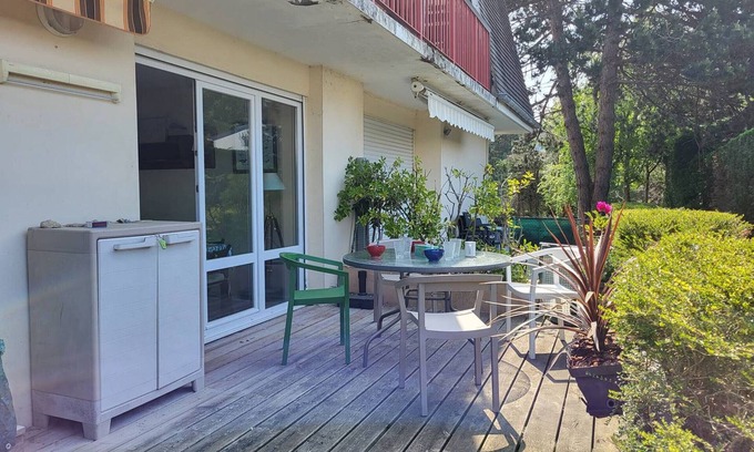 Merville-Franceville-Plage Apartment | Ground Floor Apartment with Terrace, Near Shops, Sleeps 4