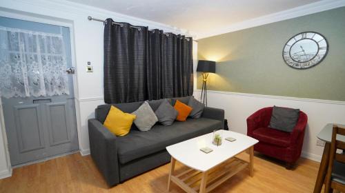 Slough Apartment | Ground Floor 2Bedroom Apt in Central Slough By Easy 2 Manage