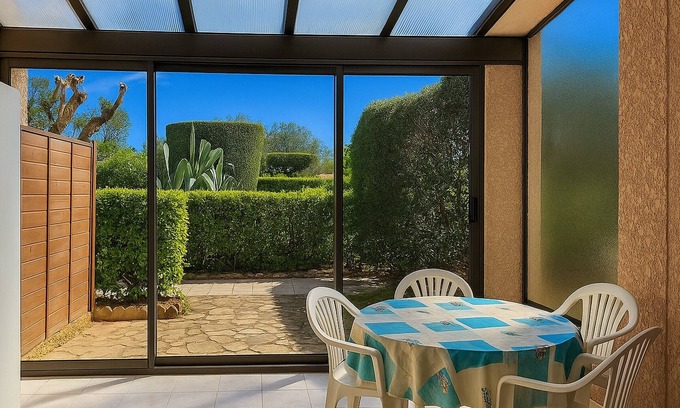 Plage d'Argeles Apartment | Ground Floor Apartment: Pool Close to Beach