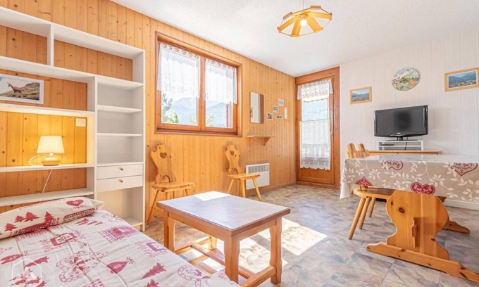 Aussois Apartment | Ground floor, balcony, tv, ski locker, 37m², Aussois