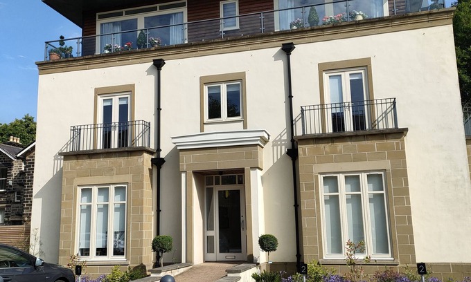 Harrogate Apartment | Ground floor flat in town centre with parking and outdoor space