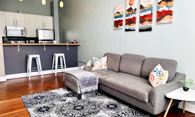 Roanoke Apartment | Ground-floor gem | walk to it all