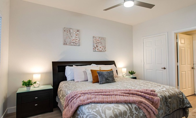 Central Scottsdale Condo | Ground Floor Poolside Condo! Mayo Clinic Shea Super Close!