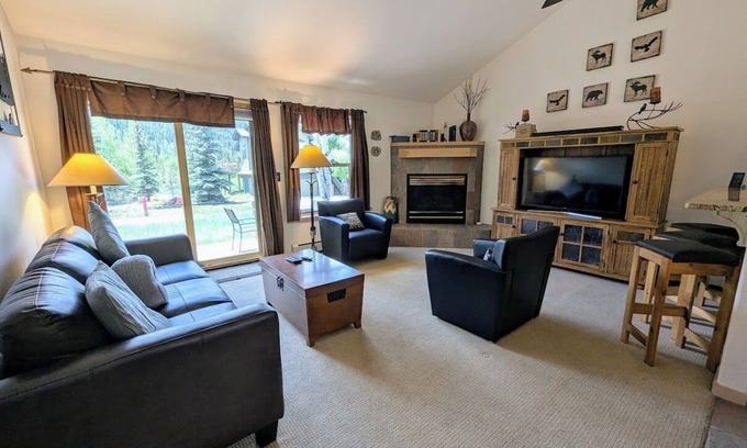 Mountain House House | Ground-floor unit with private garage