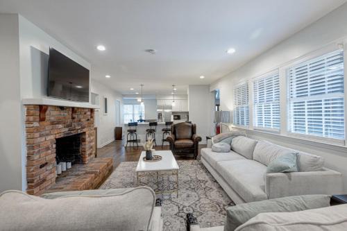 Columbus House | Group Getaway 6BR Near Fort Benning Huge Kitchen Private Yard