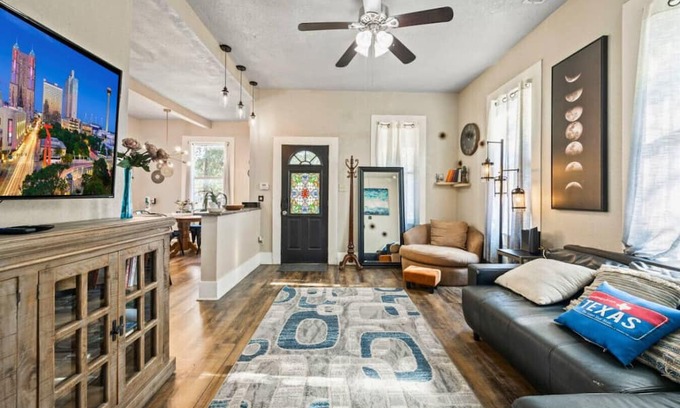 Denver Heights House | Group Getaway Backyard Theater Close to River Walk