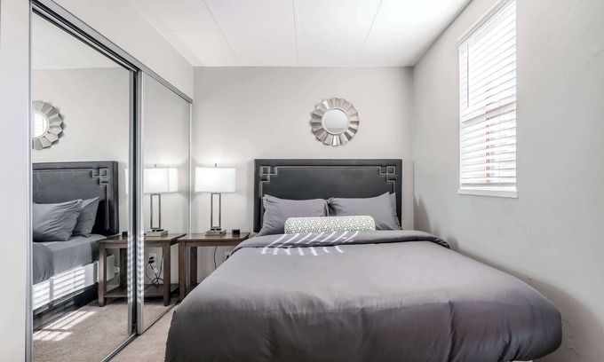 Chatham-Arch Apartment | Group Stay - 7 Apts Near Lucas Oil Stadium