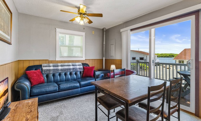 Brill Cabin | Gruenhagen Bay Bear Cub