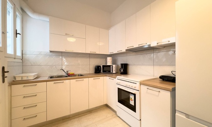 Nea Smirni Apartment | Gtrip Nea Smyrni Apartment - 3421